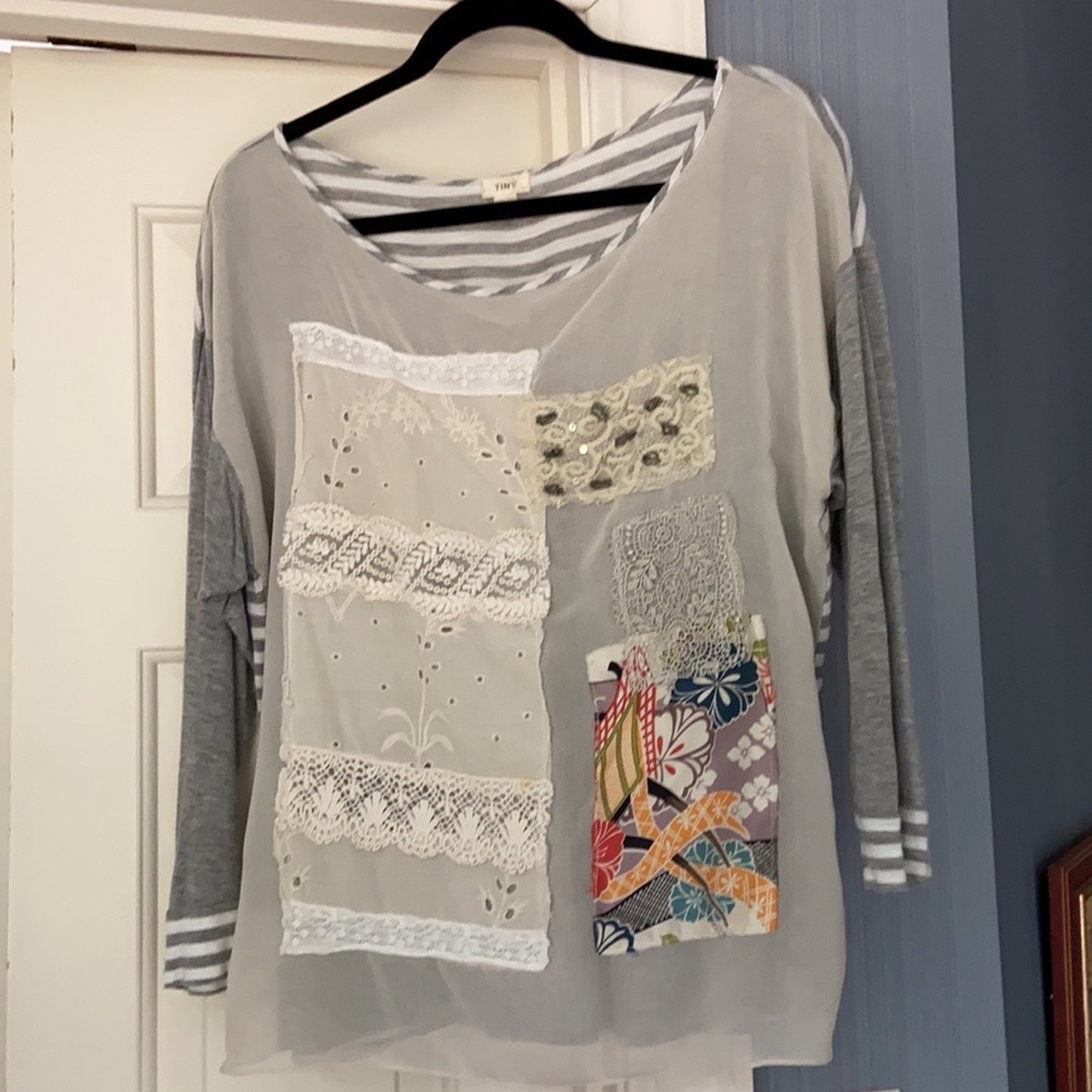 Long sleeved lightweight top